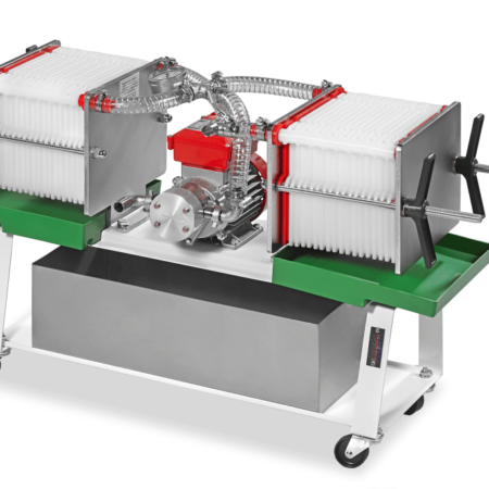 Olive oil filtration system for clear edible oil
